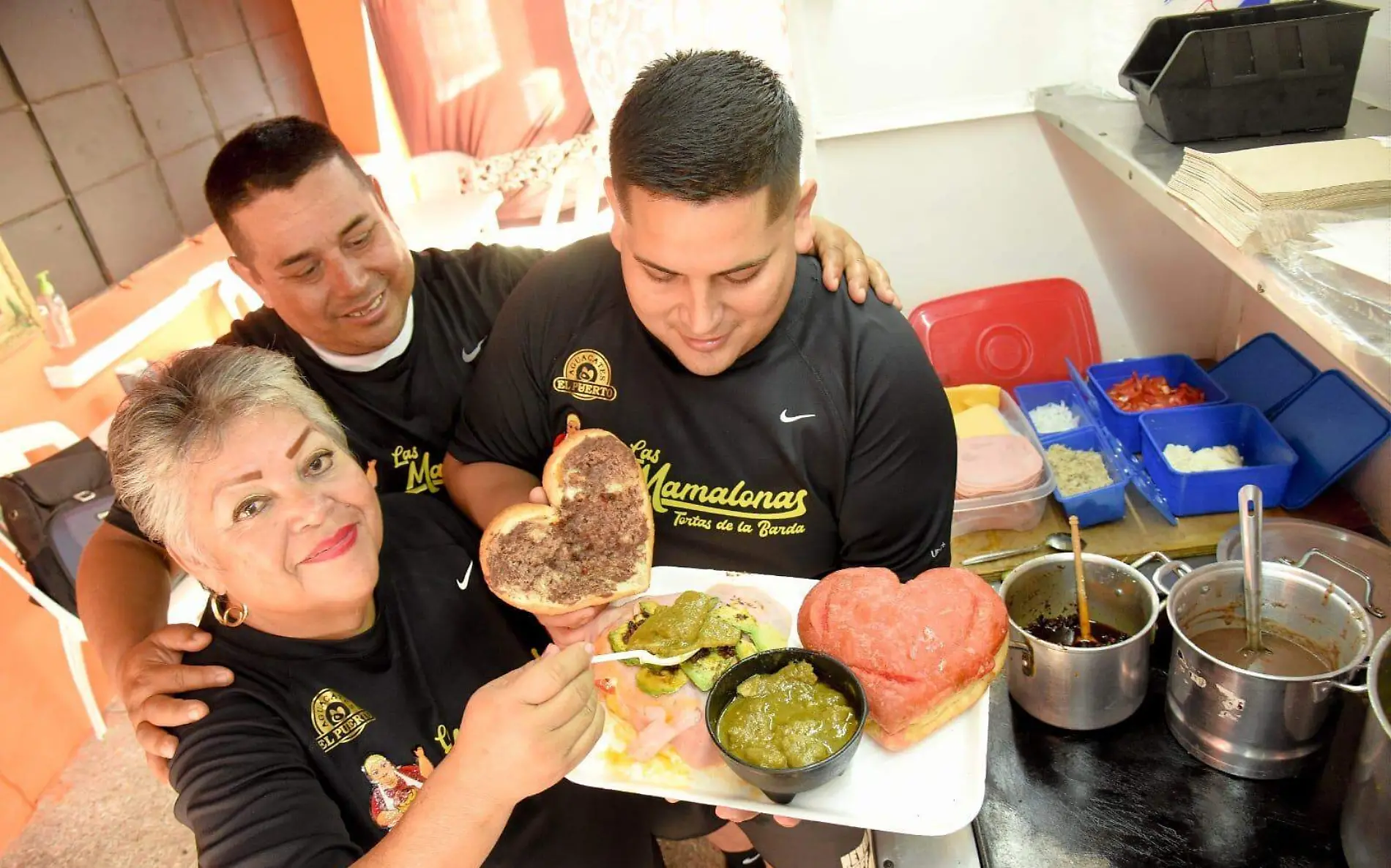 Crean torta de la barda con forma de corazón, solo en Tampico José Luis Tapia (2)